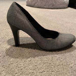 Apt. 9.   Size 6M.  Black and White